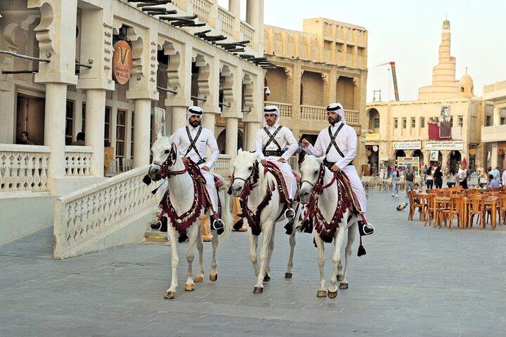 Doha vanaf land & zee: stadstour & traditionele boottocht met Dhow