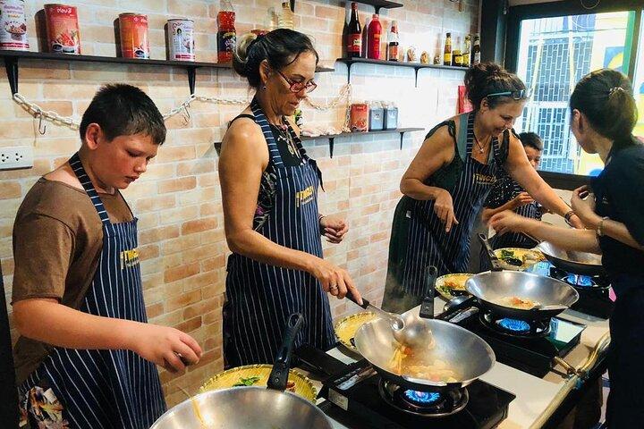 Clase de cocina tailandesa local de 3 horas en Bangkok