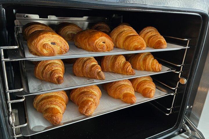 Paris Croissant and Breakfast Lezione di pasticceria con uno chef francese