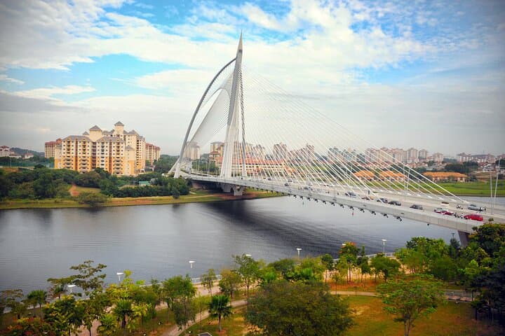 Putrajaya Open Air Tour from Kuala Lumpur with Sight SeeingCruise