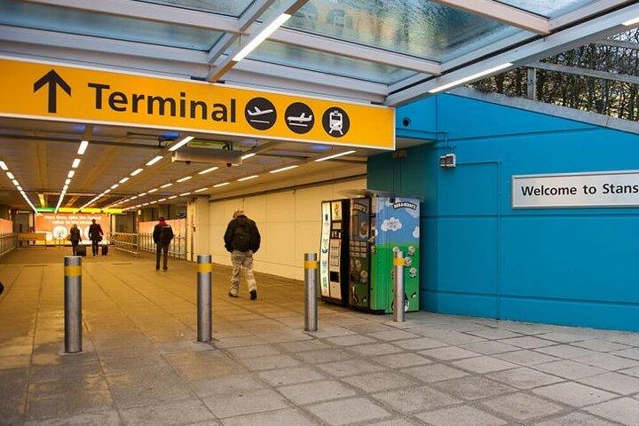 Trasferimento dal porto di Southampton a Londra con visita a Stonehenge