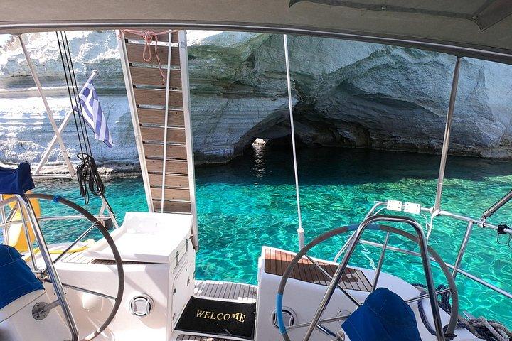 Private Boat Tour in Milos with Lunch