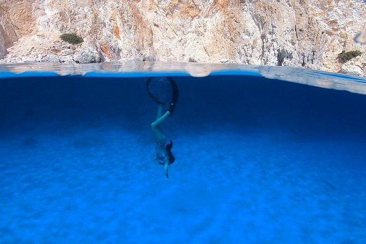 Private Boat Tour in Milos with Lunch