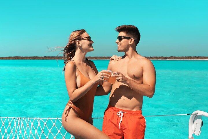 Catamaran Isla Mujeres + Snorkel + Open Bar à bord + Buffet