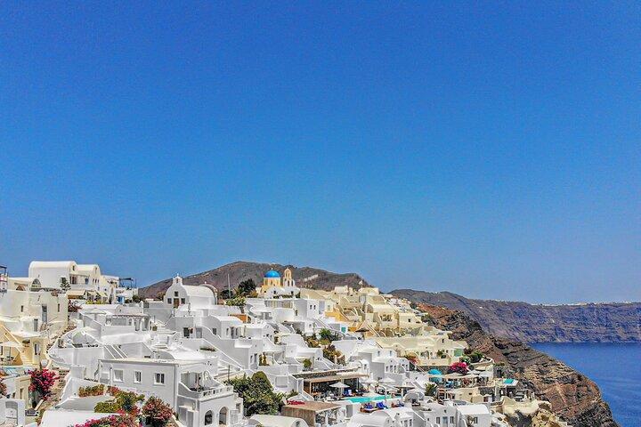 イアのワインテイスティングと夕日を楽しむサントリーニ島の人気観光スポット