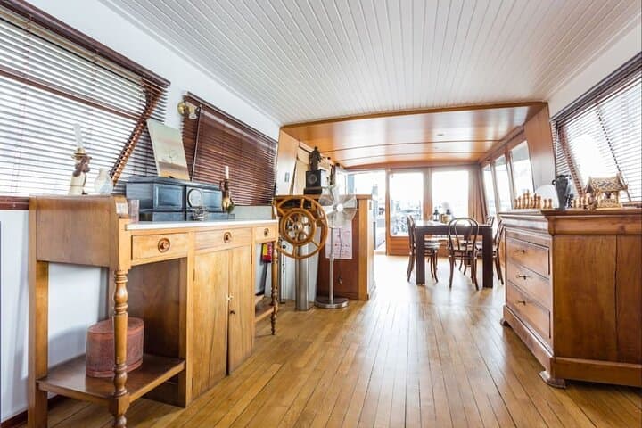 Fashion Design Workshop & Brunch on a Seine Private Boat in Paris