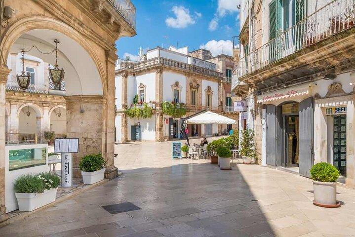 Tour privado de Alberobello Martina Franca y Locorotondo desde Bari