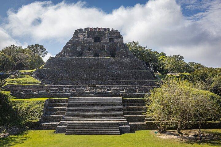 Ridtur till Xunantunich Maya Ruins
