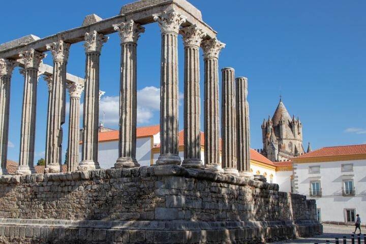 Évora Private Half-Day of Wonders with Tickets