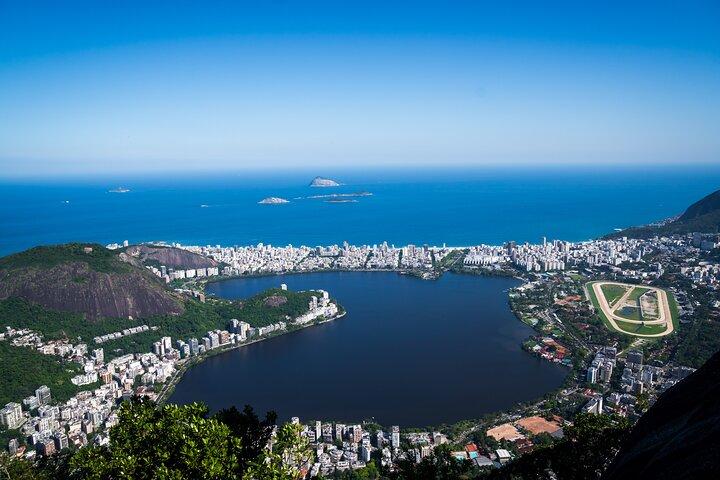 Un Día en Rio - Cristo Redentor en Tren, Pan de Azúcar, Maracaná, Escaleras 
Selarón y Almuerzo