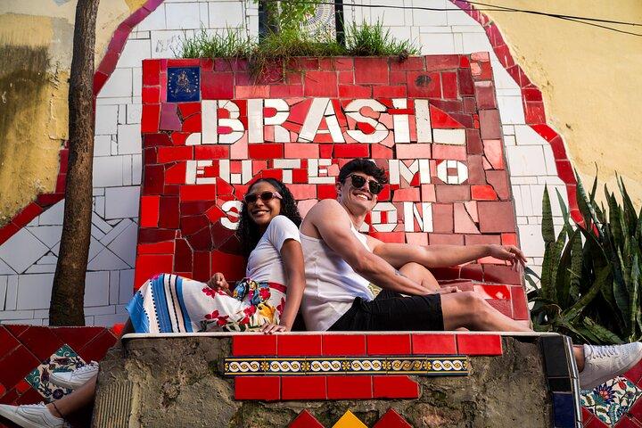 Un Día en Rio - Cristo Redentor en Tren, Pan de Azúcar, Maracaná, Escaleras 
Selarón y Almuerzo