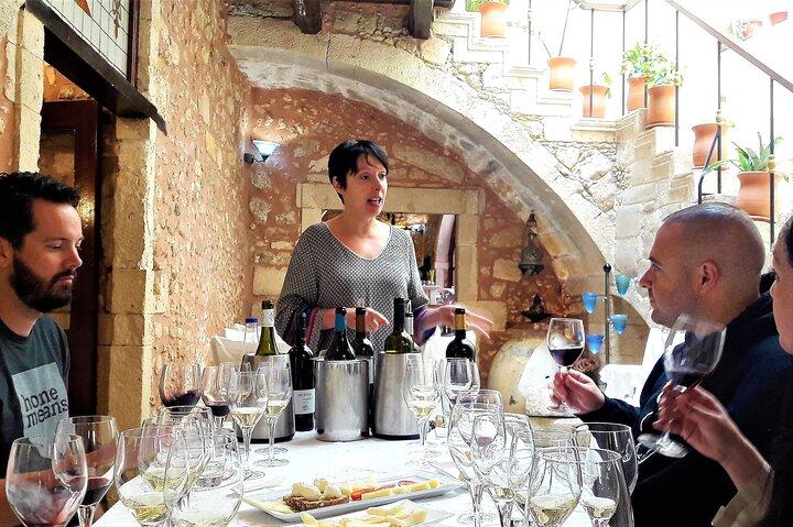 Cata de vinos y maridaje de comida de 2 horas en Rethymno, Creta, Grecia