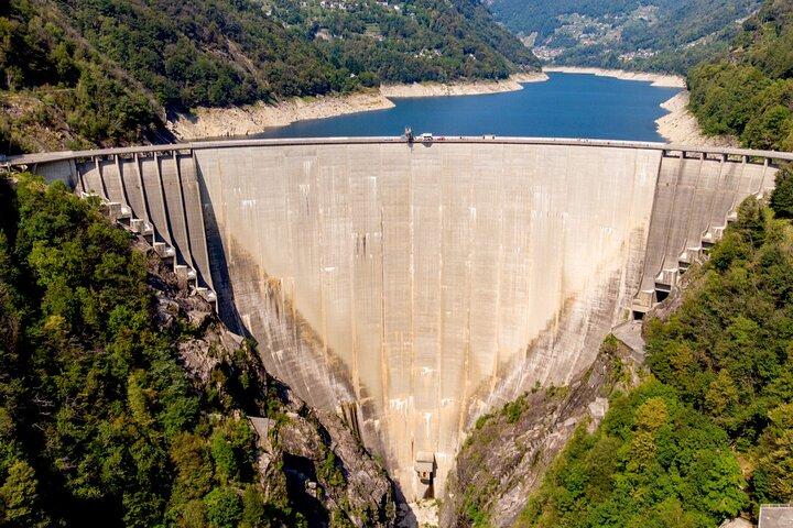 Valle Verzasca: barrage Ascona 007 et eaux cristallines