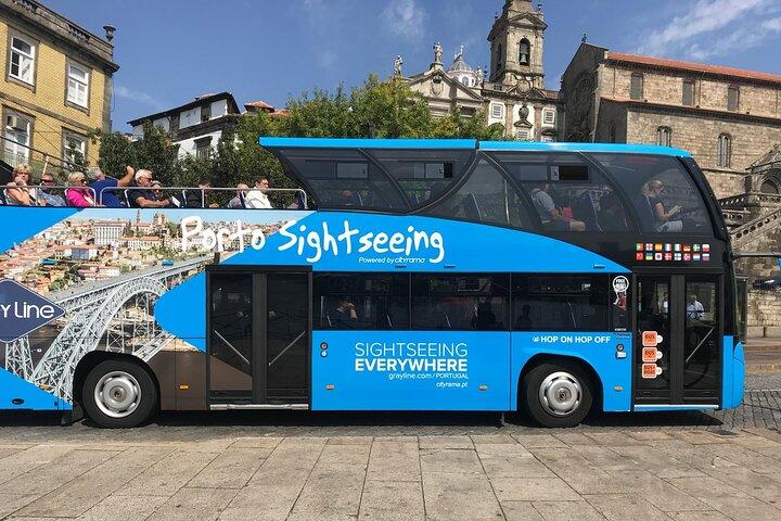 Porto Hop On Hop Off Bus Tour met Wijnproeverij & Nachttour