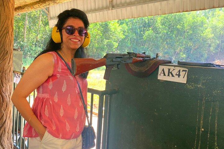VIP Tour: Cu Chi Tunnels Halvdag | Option: Rigtige skydevåben