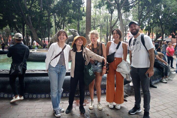 Lebendige Coyoacán-Kunsttour mit aromatischer mexikanischer Obstverkostung!
