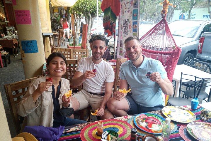 Lebendige Coyoacán-Kunsttour mit aromatischer mexikanischer Obstverkostung!