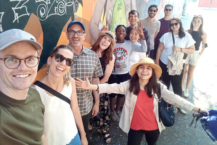 Lebendige Coyoacán-Kunsttour mit aromatischer mexikanischer Obstverkostung!