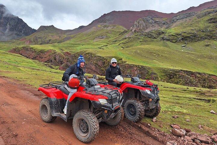 Tour in quad alla Montagna Arcobaleno da Cusco