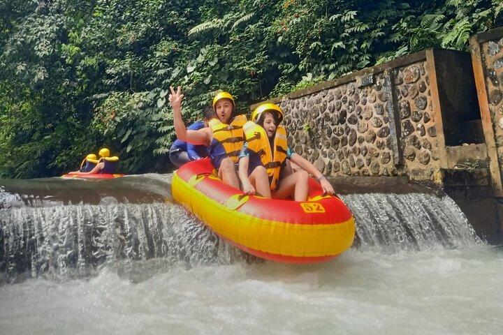 Pacchetti Bali Pakerisan River Tubing e Bali Swing