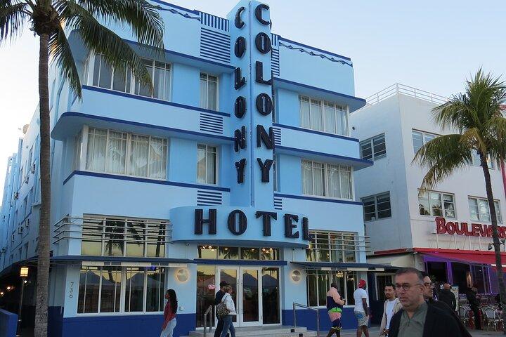 Traslado Hotel en Miami al Aeropuerto de Miami. Hasta 11 pasajeros.