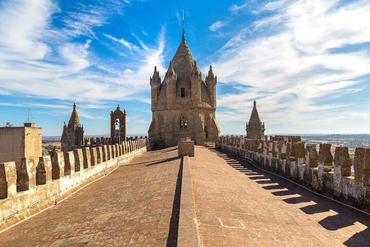 Évora Private Half-Day of Wonders with Tickets