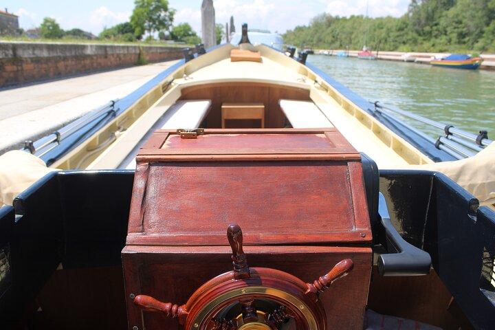 Tour nocturno por Venecia en barco desde Zattere