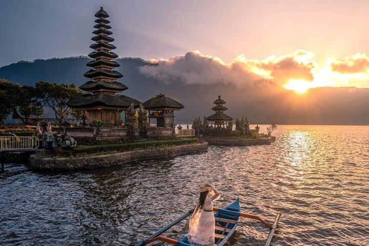 Ulundanu Bratan Temple, Jatiluwih & Tanah Lot Sunset Tour