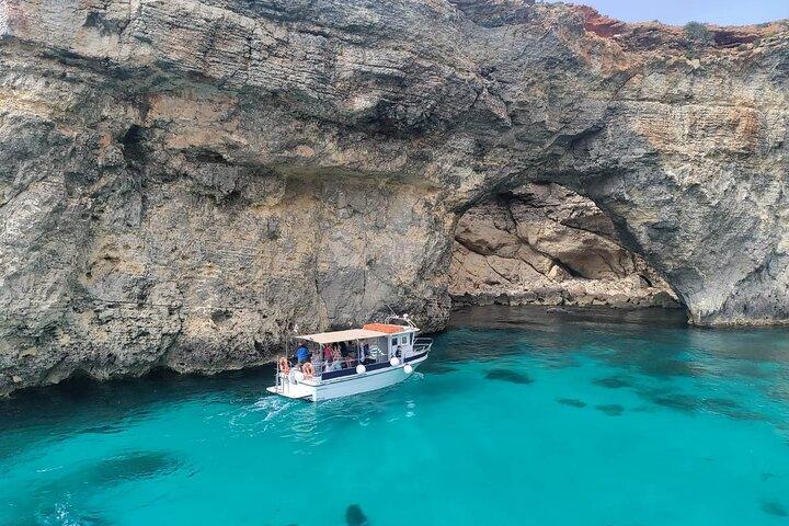 Mergulho com snorkel nas praias e baías da Lagoa Azul em Comino