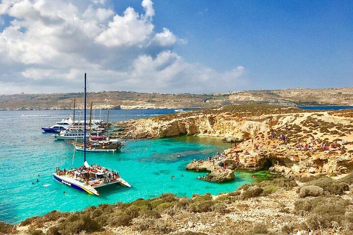 Mergulho com snorkel nas praias e baías da Lagoa Azul em Comino