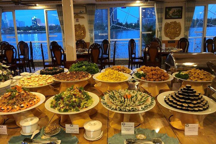 Cena in crociera sul fiume Saigon