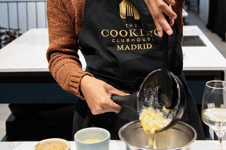 Madrid Spanish Omelette Cooking Class e Bottomless Wine brunch