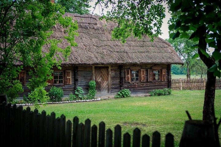 Tour privado al parque Paneriai, al castillo de Trakai y a Rumsiskes desde Vilnius