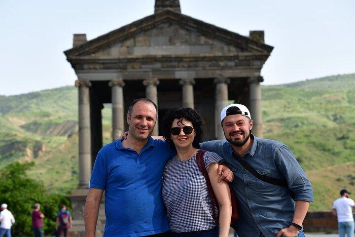 Private Tour zum Garni-Tempel, zum Geghard-Kloster, zur Echmiadzin-Kathedrale und zu Zvartnots