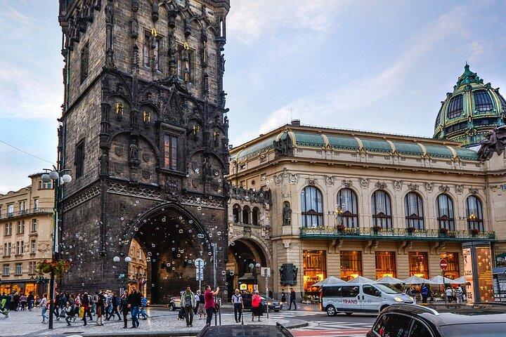 Privétransfer van Passau naar Praag, 2 uur halte, Lokale chauffeur