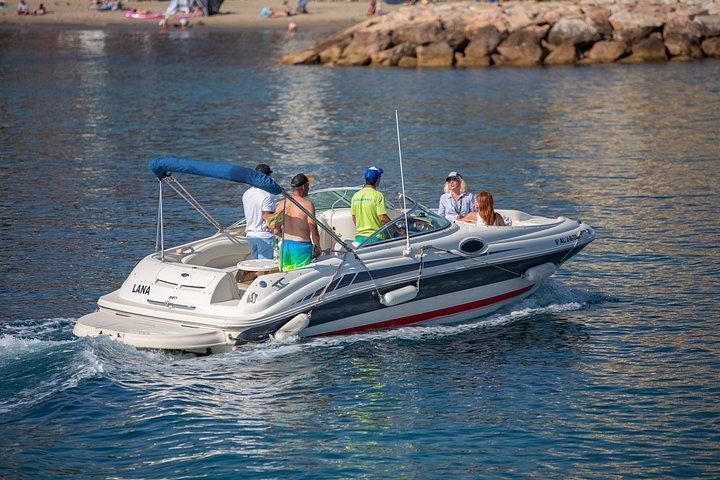 マルベーリャ湾での船長付きボートレンタル