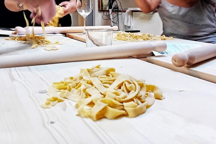 Experimente aula de culinária em San Gimignano com almoço