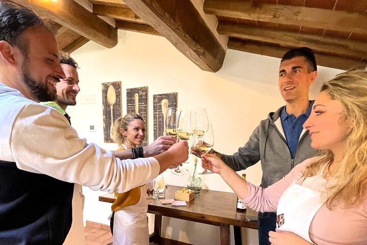 Experimente aula de culinária em San Gimignano com almoço