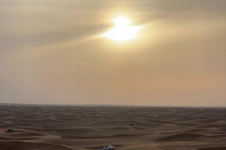 Morgendliche Wüstensafari mit Kamelritt und Sandboarding