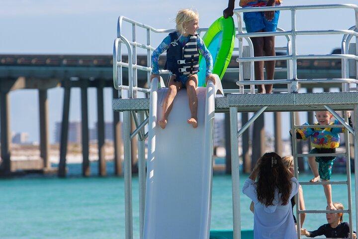 Alquiler de pontón de dos pisos de medio día desde la isla de Okaloosa