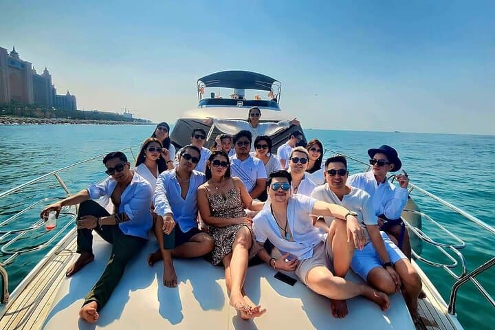 Private Charter Yacht: Dubai Marina, Atlantis And Burj al Arab