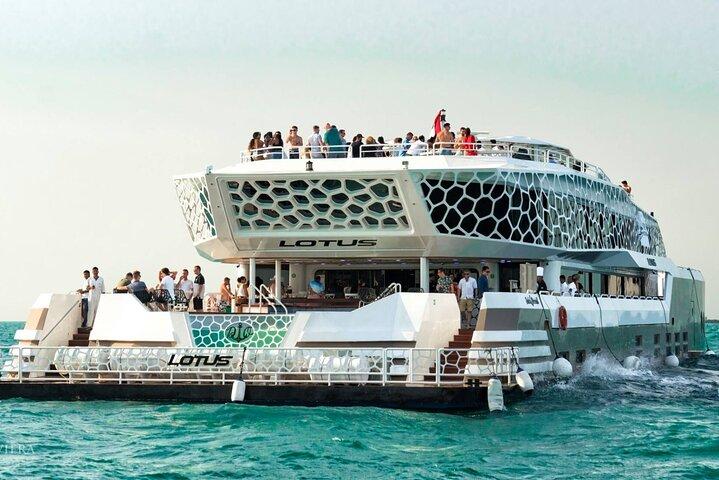 Dubai Lotus Yacht avec dîner-croisière