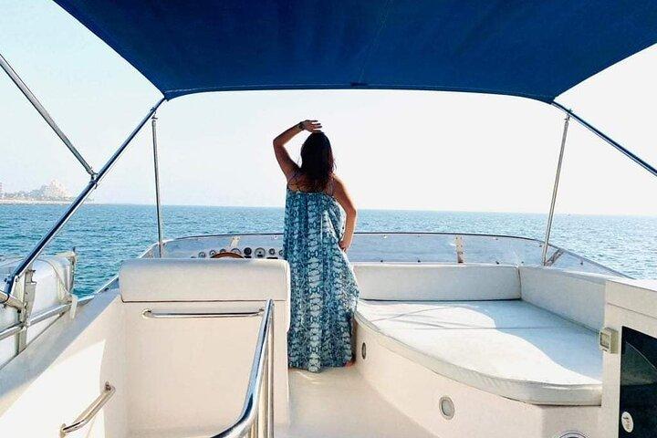 Dubaï Yacht Tour – Location de yachts de luxe privés au départ de Dubai Marina