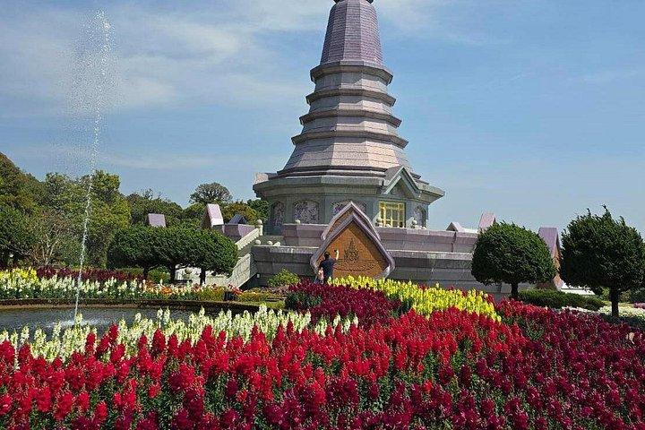 トレッキングとパゴダを含むドイ インタノン国立公園の 1 日ツアー