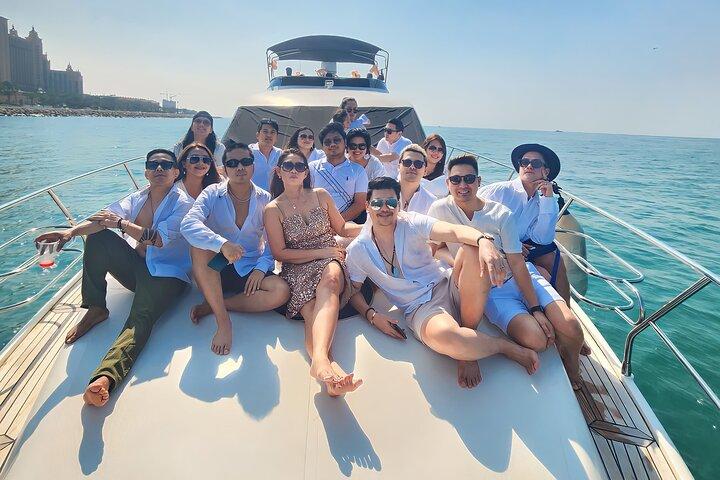 Dubaï Yacht Tour – Location de yachts de luxe privés au départ de Dubai Marina