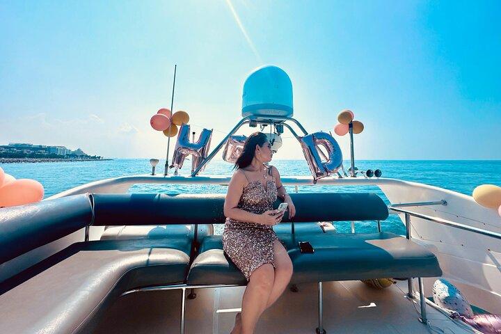 Dubaï Yacht Tour – Location de yachts de luxe privés au départ de Dubai Marina