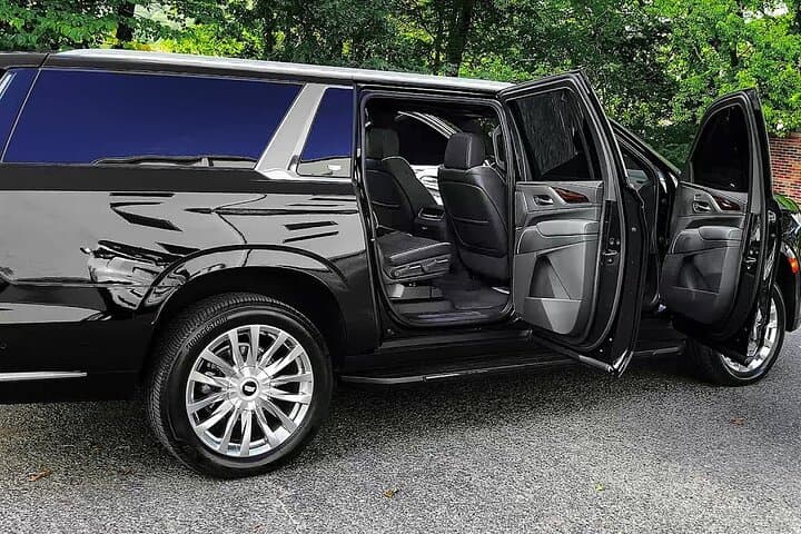 Private Transfer from Manhattan to La Guardia Airport LGA by SUV