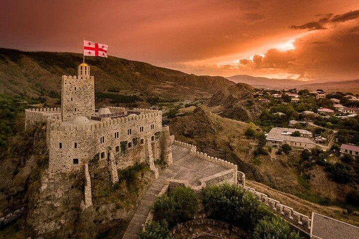 Gita di un giorno a Vardzia : Laghi, Castelli, Corso di cucina & Città di Gorelovka