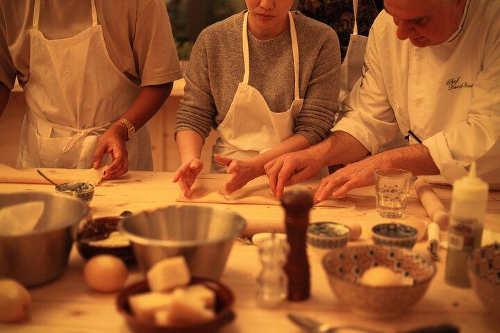 Firenze : Corso di Cucina Pasta con Vino Illimitato