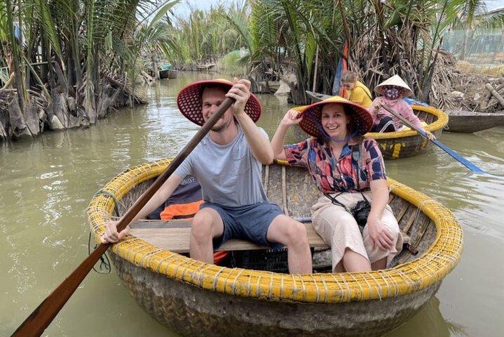 Udforskning af Basket Boat Tour i Hoi An med lokale mennesker